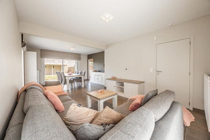 YOUNG ENERGY-EFFICIENT FAMILY HOME WITH SUNNY GARDEN