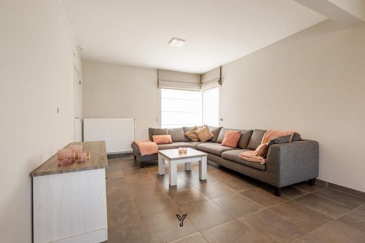 YOUNG ENERGY-EFFICIENT FAMILY HOME WITH SUNNY GARDEN