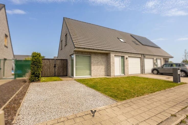 YOUNG ENERGY-EFFICIENT FAMILY HOME WITH SUNNY GARDEN