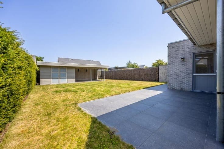 YOUNG ENERGY-EFFICIENT FAMILY HOME WITH SUNNY GARDEN
