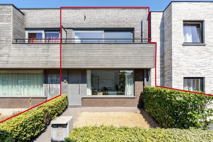 House with spacious garage for sale in De Panne!