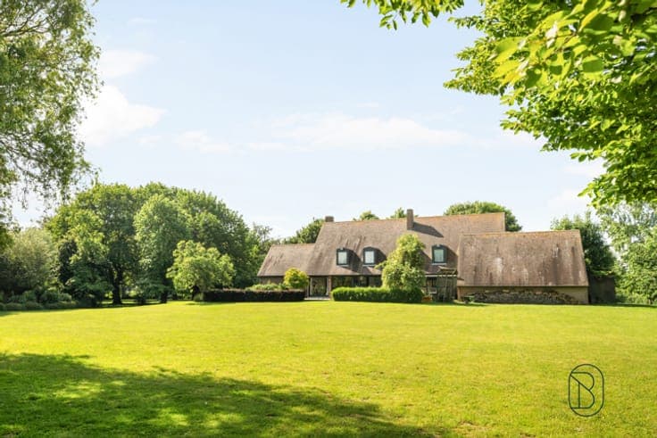 Exclusive villa along a scenic Scheldt branch