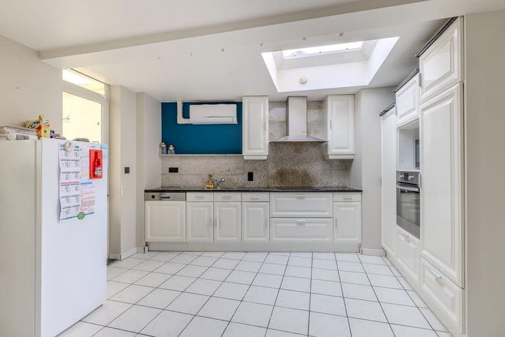 Grotendeels gerenoveerde woning met 3 slaapkamers , tuin ...