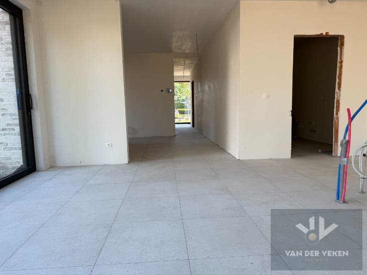 Ruime half open BEN-woning met 4 slaapkamers en inpandige...