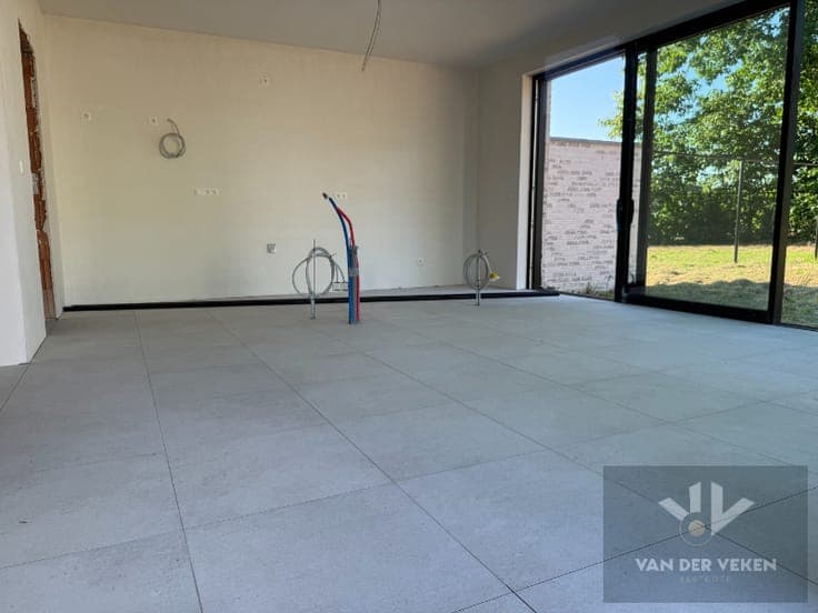 Ruime half open BEN-woning met 4 slaapkamers en inpandige...