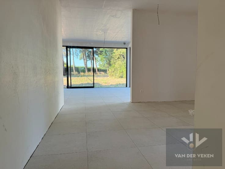 Ruime half open BEN-woning met 4 slaapkamers en inpandige...