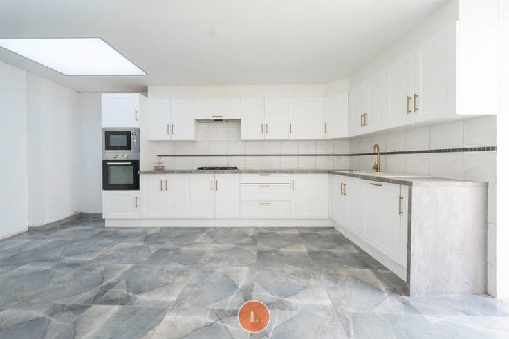 Instapklare gezinswoning met 4 slaapkamers en tuin