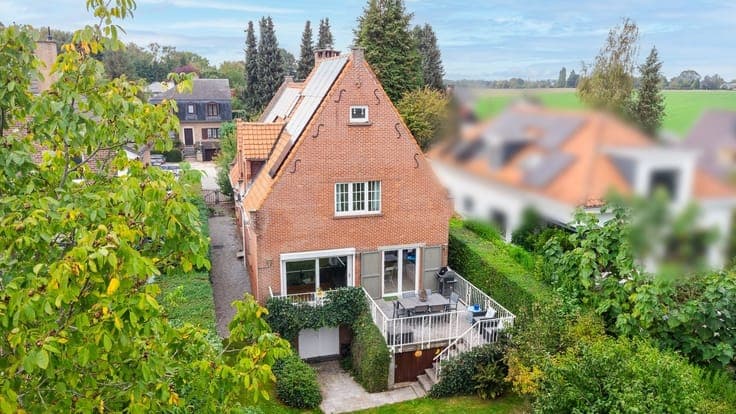 Charming 4-bedroom villa with a pool and a beautiful garden