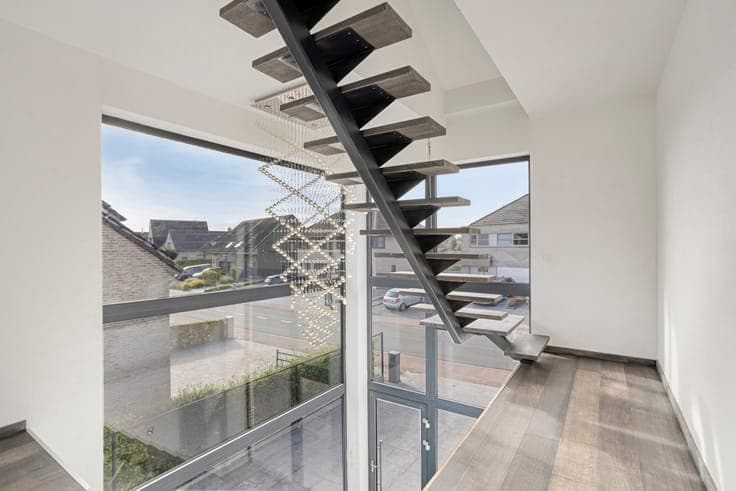 Bright semi-detached home with 250 m² of living space