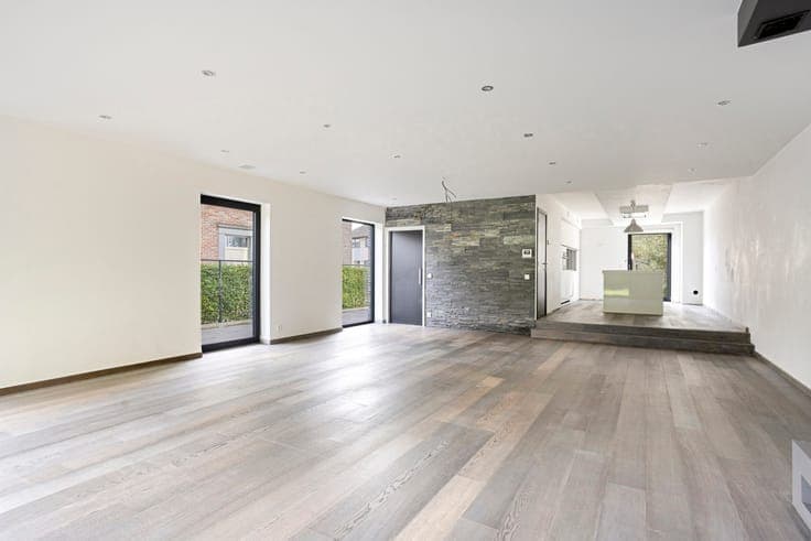 Bright semi-detached home with 250 m² of living space