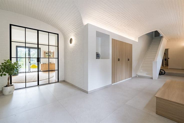 PROPERTY ON 75 ARES AT THE END OF A PRIVATE DRIVE