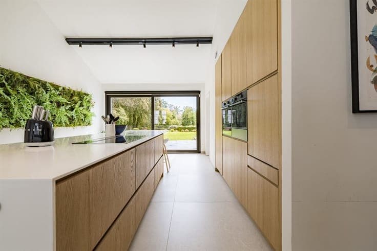 PROPERTY ON 75 ARES AT THE END OF A PRIVATE DRIVE