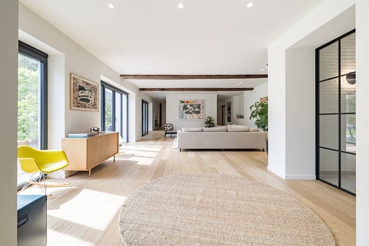 PROPERTY ON 75 ARES AT THE END OF A PRIVATE DRIVE