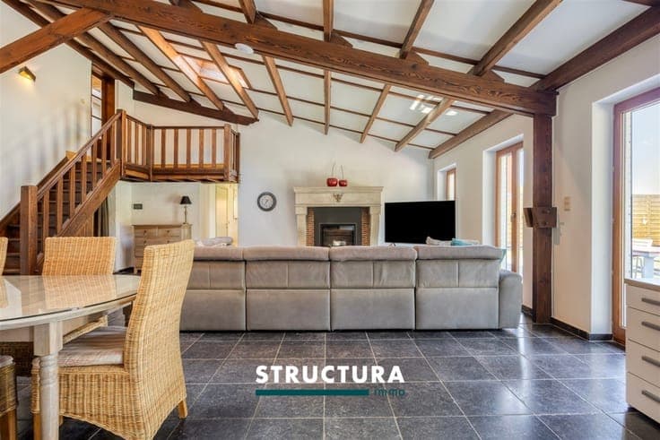 Prachtige woning met ruime loods