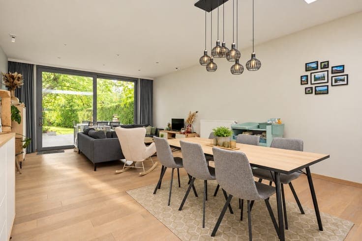 Energy-efficient home in excellent condition with four bedrooms and a garden for sale in Niel