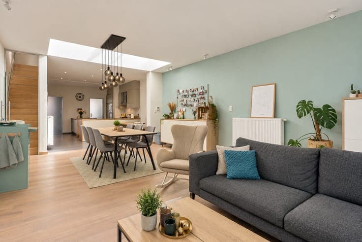 Energy-efficient home in excellent condition with four bedrooms and a garden for sale in Niel