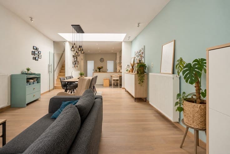 Energy-efficient home in excellent condition with four bedrooms and a garden for sale in Niel