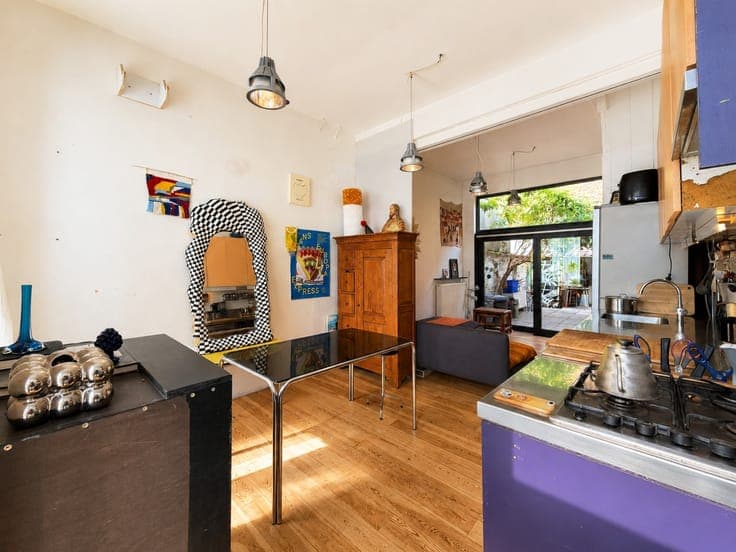 Te koop, gunstig gelegen starterswoning met stadstuin nab...