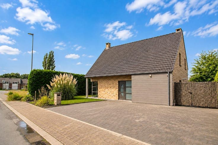 Beautiful villa with pool, pool house and 4 bedrooms