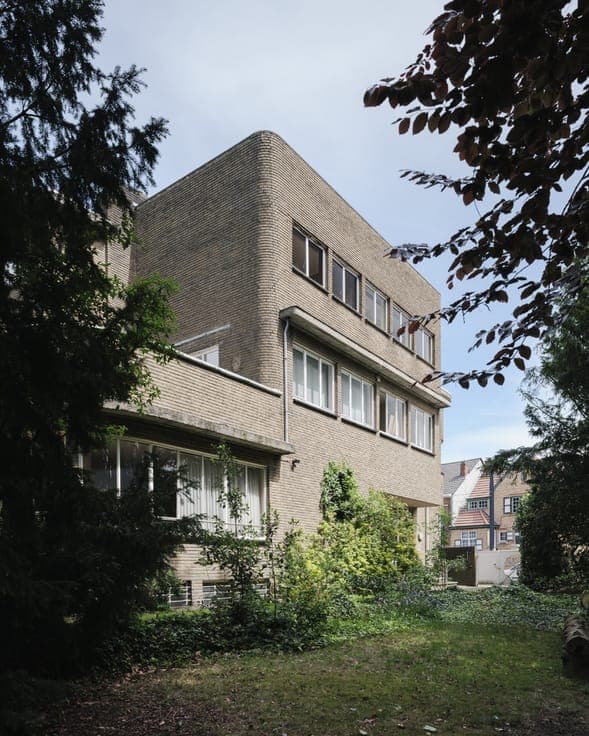 Omgeving Sint-Pieters statoin - Imposante half vrijstaand...