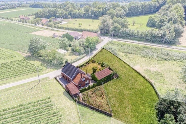 House with meadow for sale in a beautiful location in Heuvel