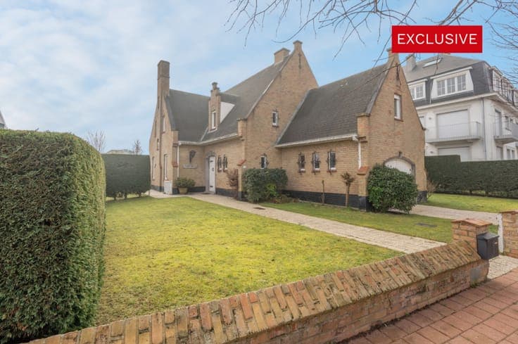 Charming villa to renovate in a prime location near the b...