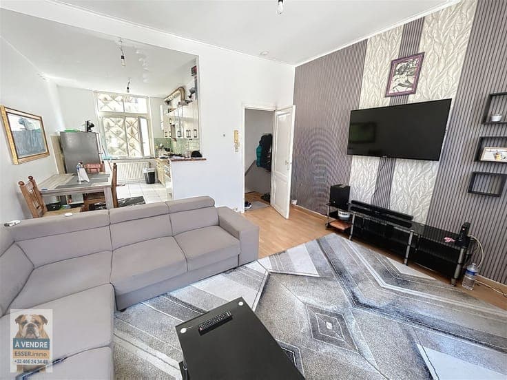 Investment property: Ground floor Retail + 3 apartments