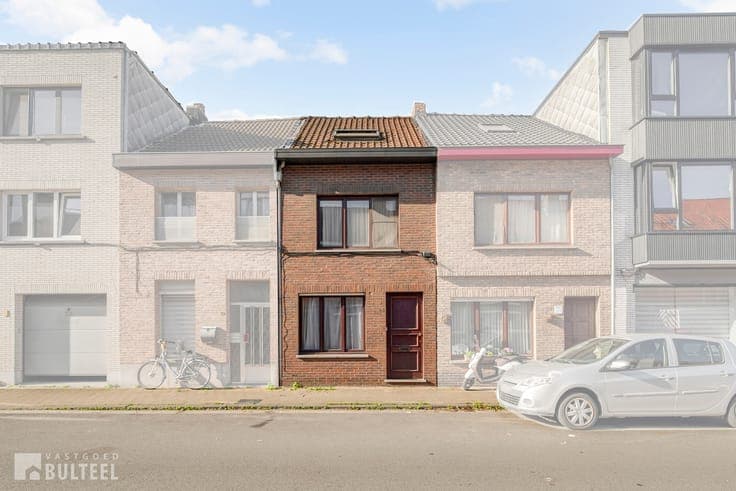 Te renoveren woning met 3 slaapkamers en koer!