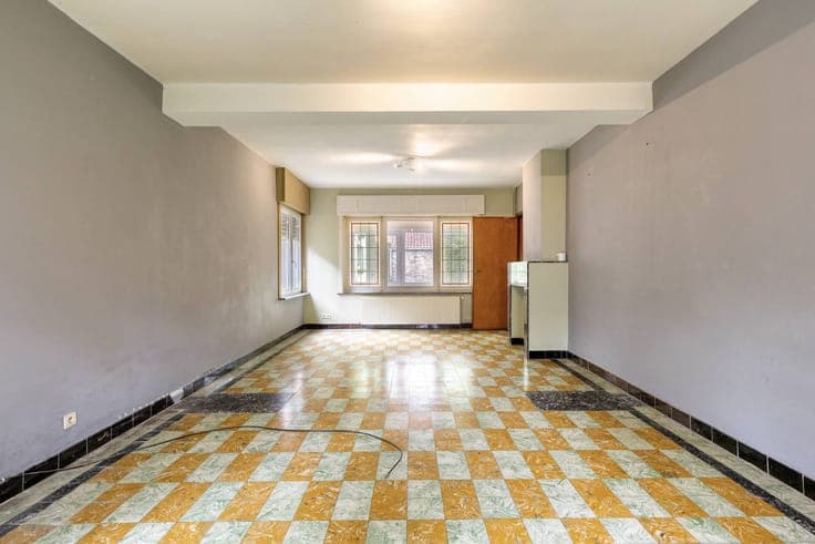 Semi-detached house in a quiet location for sale with 3 bedr