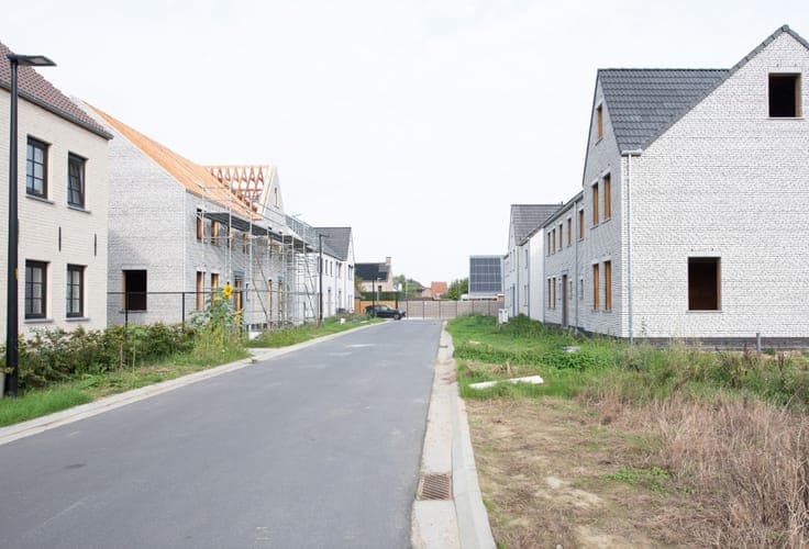 Laatste 2 afgewerkte nieuwbouwwoningen – vrij bij akte