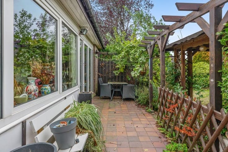 OP TE FRISSEN BUNGALOWWONING MET VEEL POTENTIEEL IN ZONHOVEN