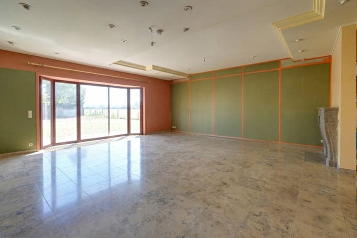Rare Opportunity: Versatile Mixed-Use Building!