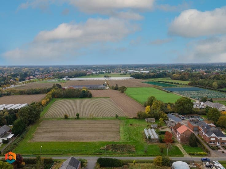 Landelijke woning met 5 slpkrs en bijgebouw op 1 ha te Putte