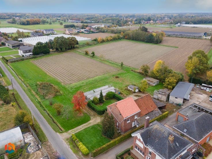 Landelijke woning met 5 slpkrs en bijgebouw op 1 ha te Putte