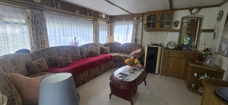 Lovely caravan with garden