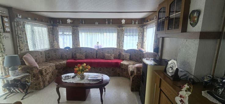 Lovely caravan with garden