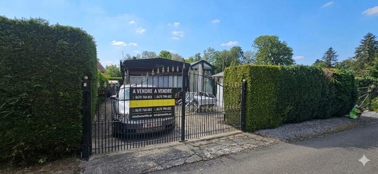 Lovely caravan with garden