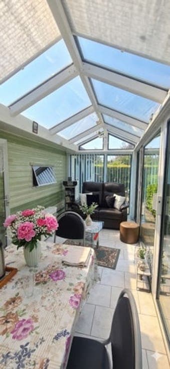 Lovely caravan with garden