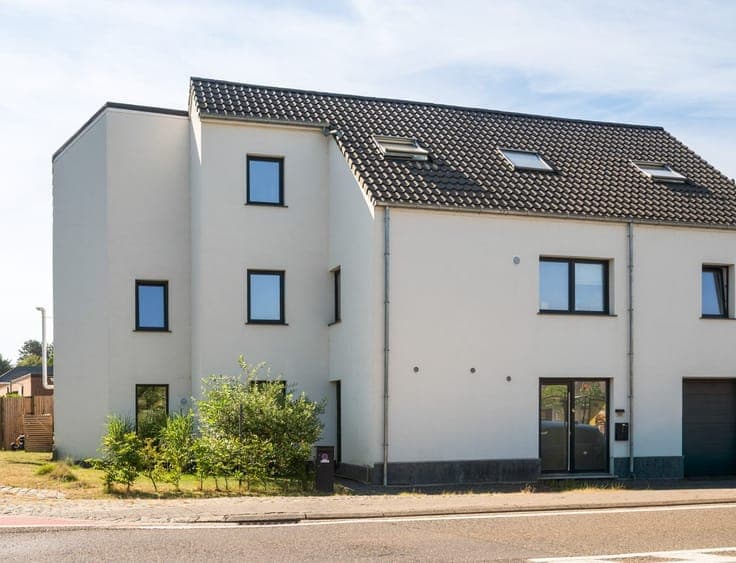 Recente instapklare woning met 4 slpkrs en tuin te Gelrode