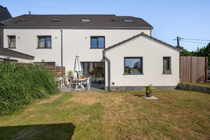 Recente instapklare woning met 4 slpkrs en tuin te Gelrode