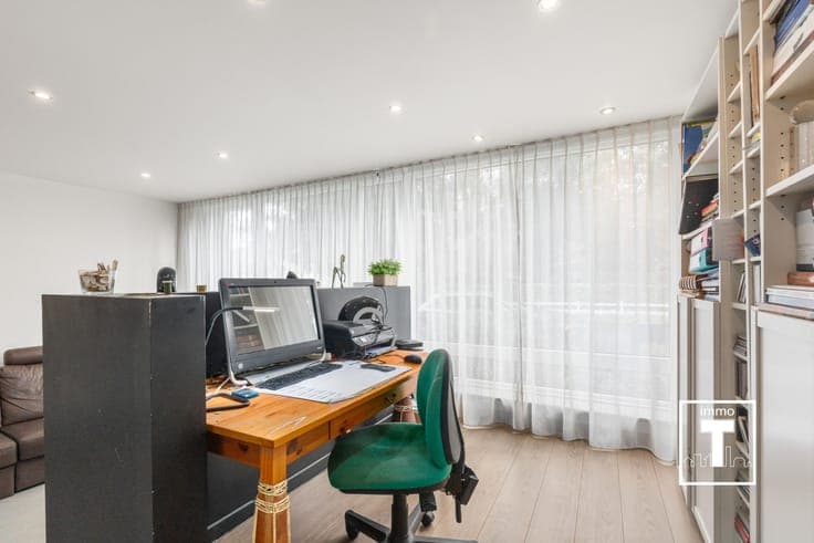 Ruime halfopen bebouwing op een gunstige ligging!