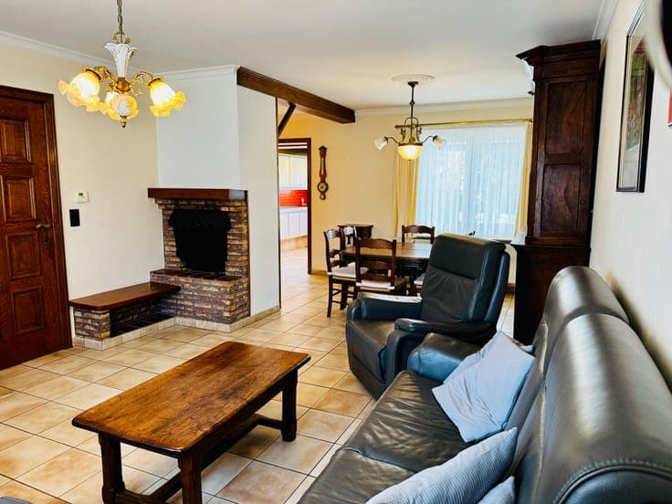 Move-in-ready home with 4 bedrooms and a spacious garden