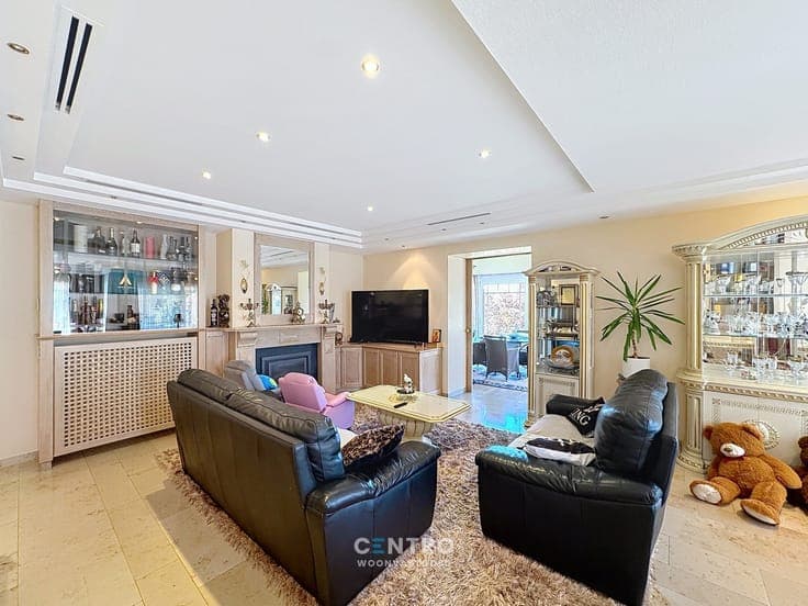 Woning met opslagruimte op zeer strategische locatie!