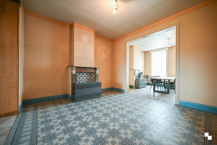 Karaktervolle woning met ruime tuin en dubbele garage te ...