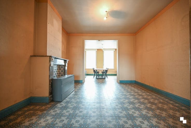 Karaktervolle woning met ruime tuin en dubbele garage te ...