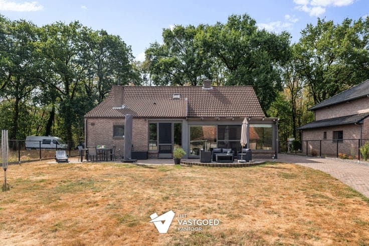 GERENOVEERDE WONING MET 3 SLAAPKAMERS UITERST RUSTIG GELEGEN