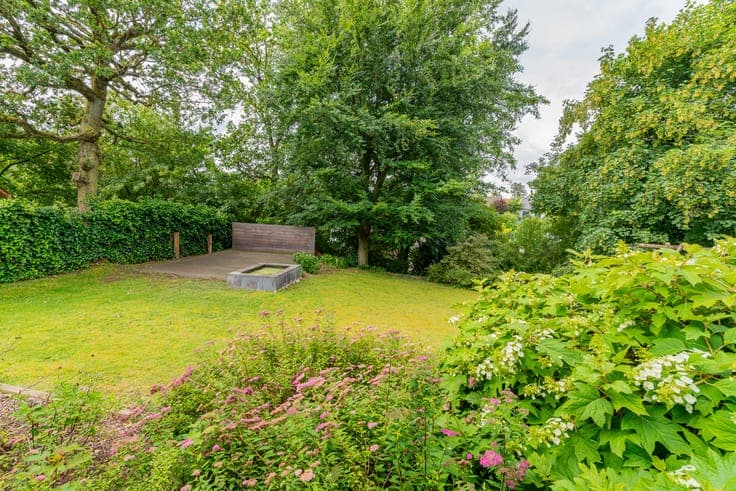 Move-In Ready Villa with Sunny Garden