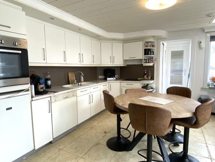 Ruime gezinswoning met 5 slaapkamers en 2 badkamers in Wi...