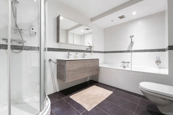 Investment Property – 4 Apartments and Commercial Unit