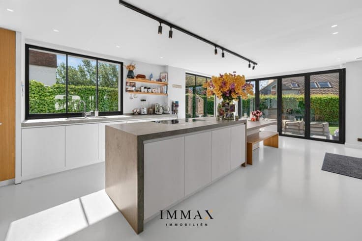 High-quality parsonage in a rural setting